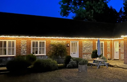 Winterbourne Earls Cabaña | Cottage de lujo a 10 minutos de Salisbury & Stonehenge con un fabuloso pub enfrente