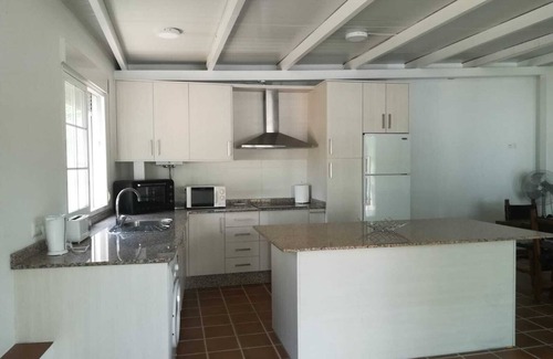 Ronda Cabaña | Casa rural (alquiler íntegro) La Maestra para 6 personas más 1 adicional.