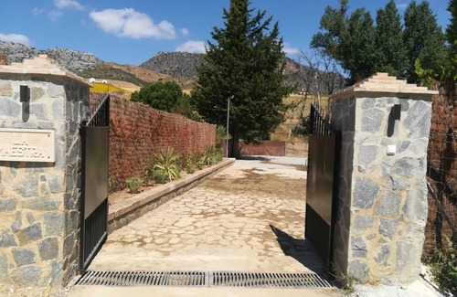 Ronda Cabaña | Casa rural (alquiler íntegro) La Maestra para 6 personas más 1 adicional.