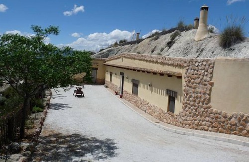 Cullar Cabaña | Cueva El Monteron, capacidad para 12 personas. Ideal para grupos.
