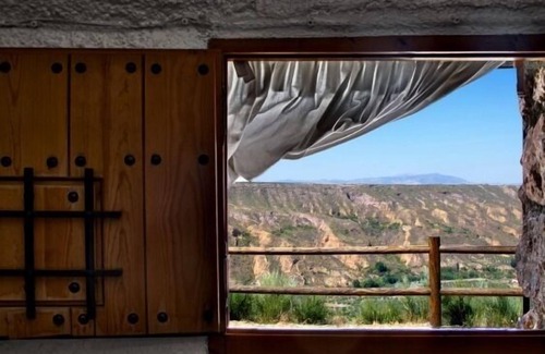 Gorafe Cabaña | Cueva el Alcaraván de 2 a 5 personas ( Alquiler integro )
