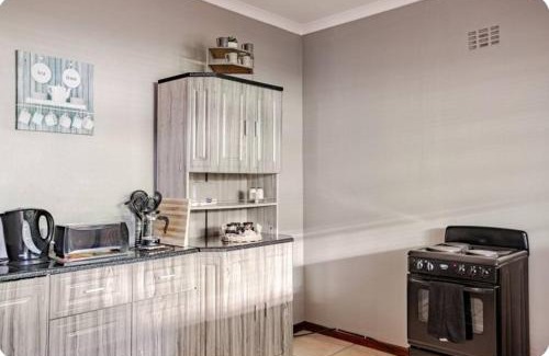 Oudtshoorn Apartamento | Self-catering Garden Cottage
