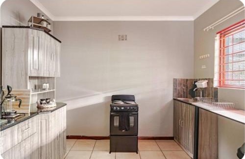 Oudtshoorn Apartamento | Self-catering Garden Cottage