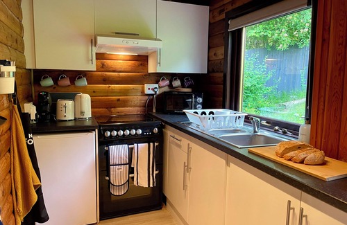 Lochearnhead Chalet De Esquí | Self catering holiday chalet In Lochearnhead, mountain views, loch and local pub