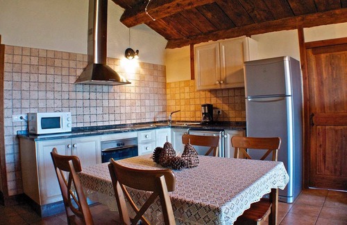 Oden Casa | Pubilló 1: Masía para 6 pax con piscina cubierta climatizada comunitaria