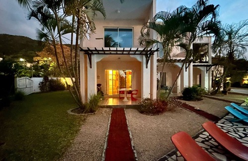 La Gaulette Casa | Self Catering Bungalows Estudio con piscina privada y vistas al mar