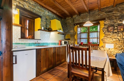 Quiros Casa | Casa de cuatro o cinco plazas con jacuzzi dentro del dormitorio de matrimonio