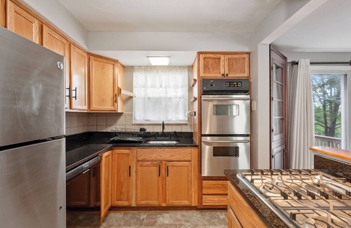 Verona Casa | ✰Self Check-In✰Backyard✰Decks✰Full Kitchen✰W/D✰Smart TVs✰FREE Parking✰Cozy Beds