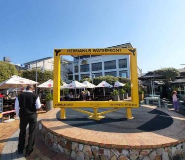 Hermanus City-Centre Apartamento | *Self-Check in - Whale Watching Paradise -Central*