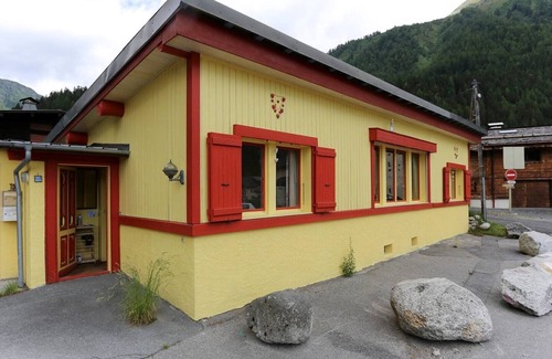 Argentiere Apartamento | Self-Contained EN-SUITE 32 sm in Chalet SUNSHINE ( New)