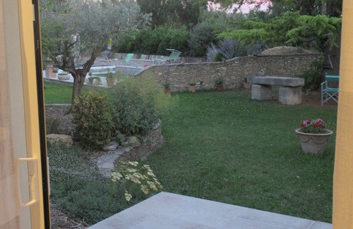 Saumane-de-Vaucluse Apartamento | Self-contained apartment with swimming pool