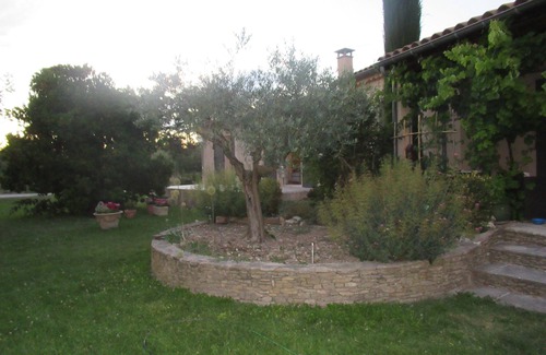 Saumane-de-Vaucluse Apartamento | Self-contained apartment with swimming pool