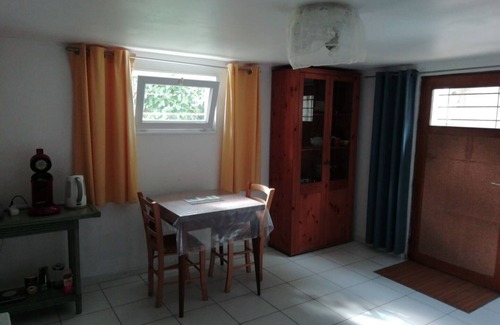 Vulaines-sur-Seine Apartamento | Self-contained studio with garden near Fontainbleau