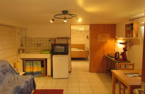 Vulaines-sur-Seine Apartamento | Self-contained studio with garden near Fontainbleau