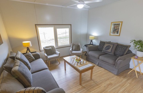 Eurobin Apartamento | Self contained 2-brm apartment (accessible) with views of Mount Buffalo