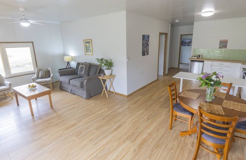 Eurobin Apartamento | Self contained 2-brm apartment (accessible) with views of Mount Buffalo