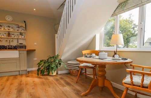 Cleeve Hill Cabaña | SELF CONTAINED ANNEX, romantic, with a garden in Winchcombe
