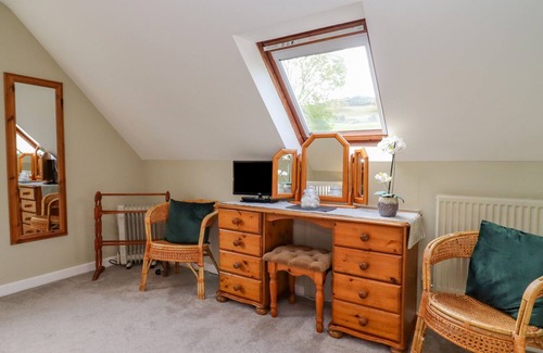 Cleeve Hill Cabaña | SELF CONTAINED ANNEX, romantic, with a garden in Winchcombe