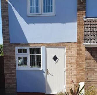 Sawston Casa | Self-contained annex with private entrance, double bed, kitchen, bathroom, free car park - Near Cambridge, Duxford Air Museum and Addenbrooke's Hospital