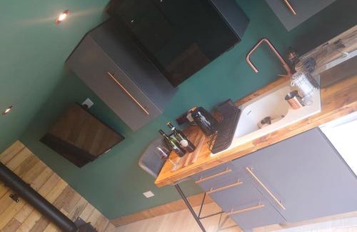 Cribbs Causeway Apartamento | Self contained cabin, firepit, NR MOD aztec, m5, m4