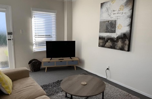 Auckland Apartamento | Self contained flat, 5 minutes drive to the beach.