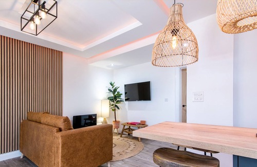 Rugby Apartamento | Self contained, Full Ibiza inspired Apartment (2 Bedrooms)