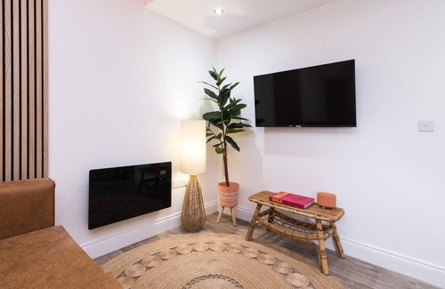 Rugby Apartamento | Self contained, Full Ibiza inspired Apartment (2 Bedrooms)