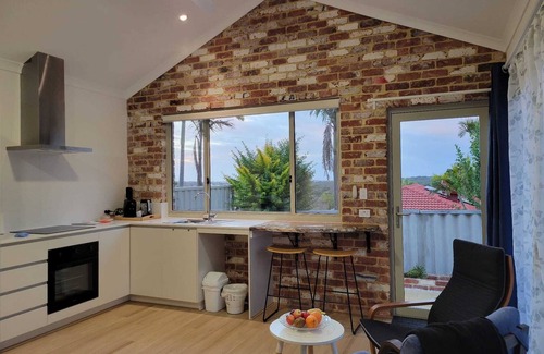 City Centre Casa | Self-Contained Garden Retreat – Quiet, Sunny, and Fully Equipped
