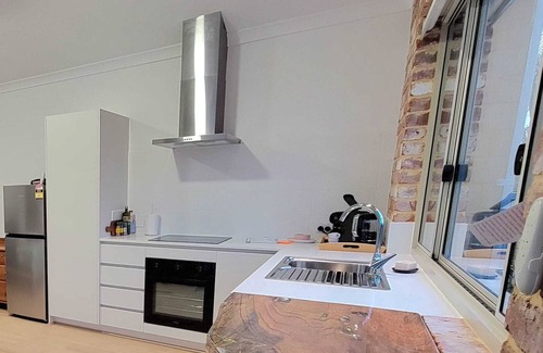 City Centre Casa | Self-Contained Garden Retreat – Quiet, Sunny, and Fully Equipped