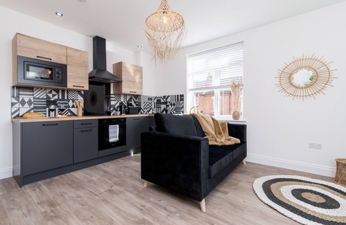 Rugby Apartamento | Self Contained-Ibiza inspired 2 bed full Duplex Boutique Apartment