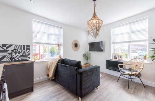 Rugby Apartamento | Self Contained-Ibiza inspired 2 bed full Duplex Boutique Apartment
