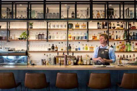 Launceston CBD Apartamento | Self contained in city with on site restaurant, gym & parking