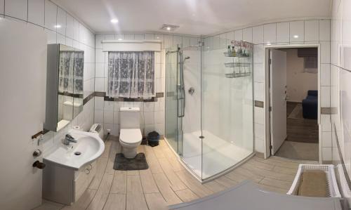 Hamilton Casa | Self Contained Unit, Private Bathroom, Private Entrance, Close to Shops & Hospital Homestay