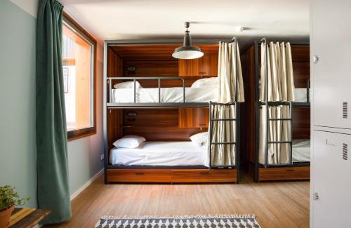 Misericordia Hostal | Selina Secret Garden Lisbon
