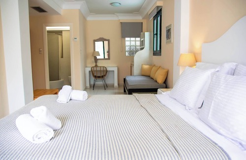 Perissa Hotel | Sellada Beach
