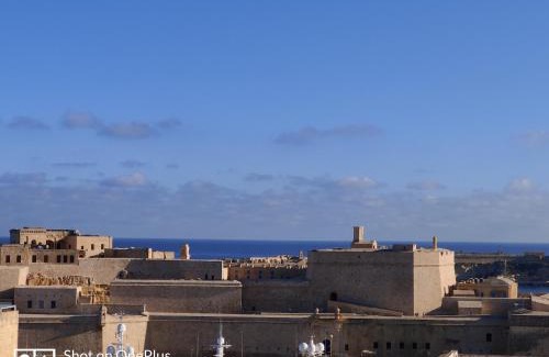 Senglea Apartamento | Semi-basement, cosy apartment interconnected to our residence a traditional Maltese townhouse