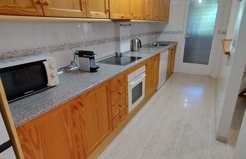 Los Arenales del Sol Casa | Bungalow con jardín + piscina cerca playa, WIFI fibra + garage. We Speak English