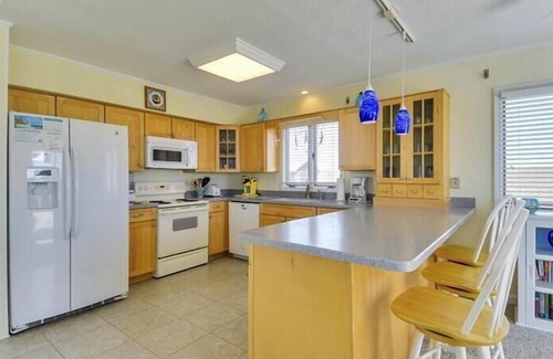South Nags Head Casa | Semi-oceanfront in South Nags Head with views! Well-maintained and comfortable!