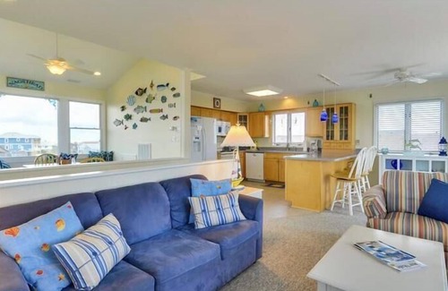 South Nags Head Casa | Semi-oceanfront in South Nags Head with views! Well-maintained and comfortable!