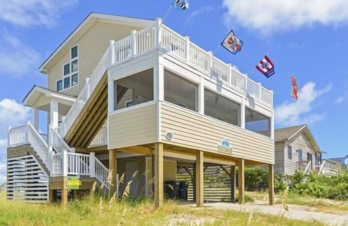 South Nags Head Casa | Semi-oceanfront in South Nags Head with views! Well-maintained and comfortable!
