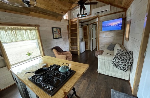 Tyler Cabina | Semi secluded small house with loft. Near I-20 between Dallas and Shreveport.
