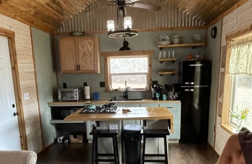Tyler Cabina | Semi secluded small house with loft. Near I-20 between Dallas and Shreveport.