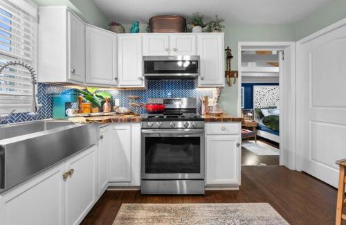 Cape Girardeau Casa | SEMO Redhawks Campus Home with Hot Tub