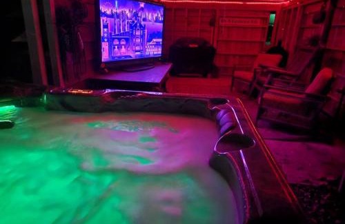 Cape Girardeau Casa | SEMO Redhawks Campus Home with Hot Tub