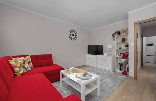 Srodmiescie Apartamento | Sempołowskiej 68 Wrocław | Red Apartment with Desk for Remote Work