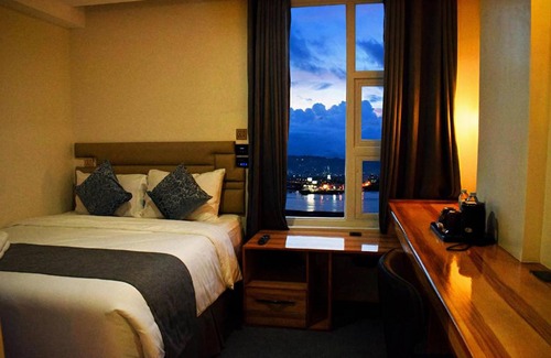 Lapu-Lapu Hotel | SEMPRE PREMIER INN MACTAN AIRPORT HOTEL