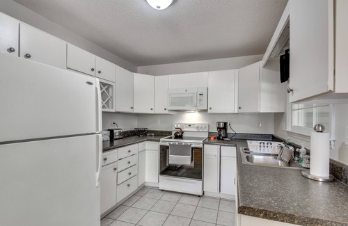Seneca Casa | Seneca Escape w/ Screened Patio: Near Lakes!