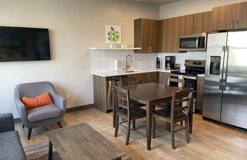 Riverside Apartamento | Sensational 2 Bed Travel Apartment Within Walking Distance to Riverpark Square