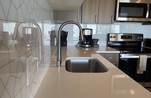 Riverside Apartamento | Sensational 2 Bed Travel Apartment Within Walking Distance to Riverpark Square