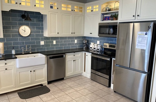 Port Clinton Casa | Sensational Lakefront Beach House - 4 bed / 3 bath w/ heated pool and hot tub